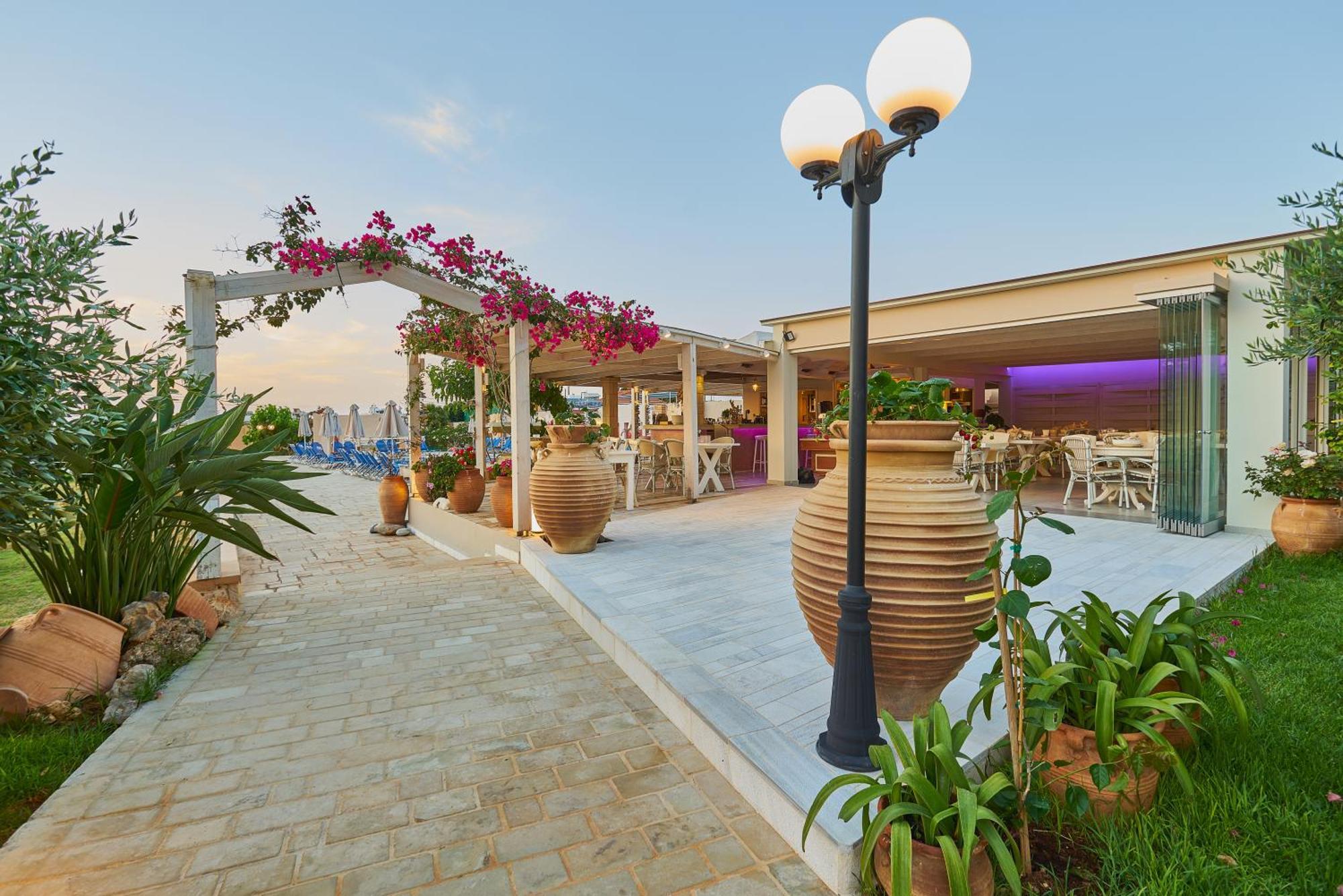 Golden Bay Hotel Apartments Mália Zewnętrze zdjęcie